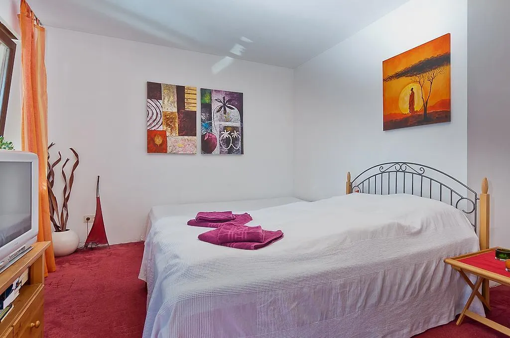 Bed And Breakfast Zeevat Munich 3*,  Germany